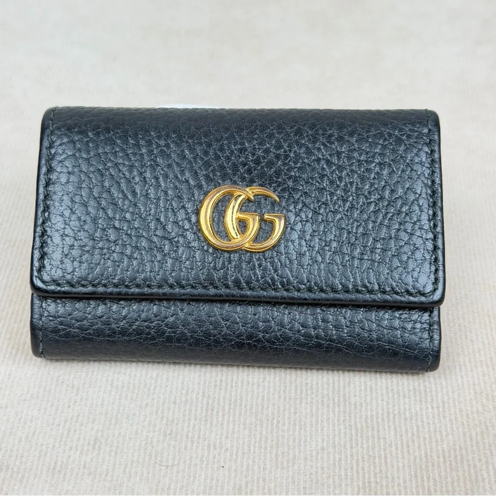 Gucci Marmont GG Leather 6-Key Holder Black Gold Hardware